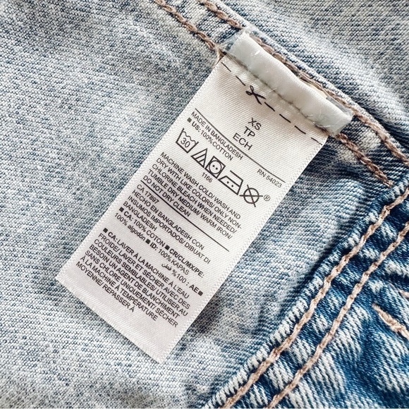 Old Navy Oversized Denim Jacket Blue Distressed Women’s XS - Picture 5 of 5